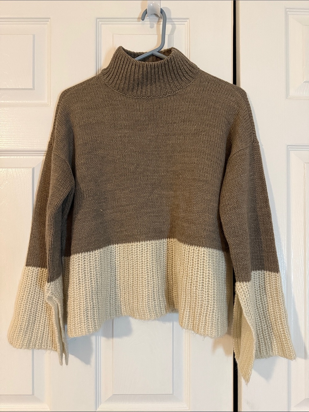 RD Style Colorblock Turtleneck Sweater in Brown and Cream